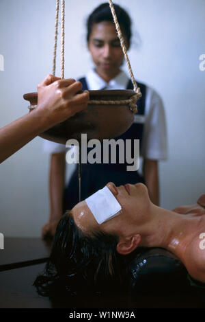 Olio essenziale, terapia Ayurveda Sri Lanka Foto Stock