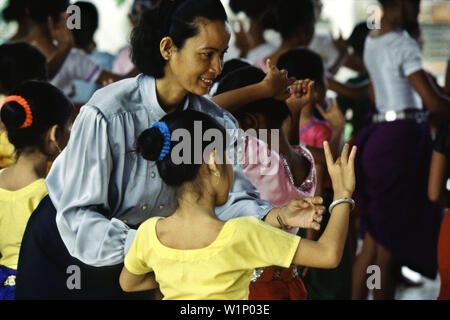 Tempio di apprendimento della danza, Royal Academy of Performing, Phnom Penh Cambogia Indocina, Asia Foto Stock