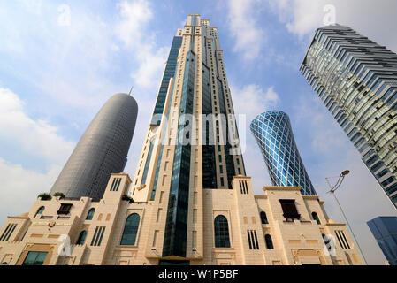Presso i grattacieli al nord Corniche, Doha, Qatar Foto Stock