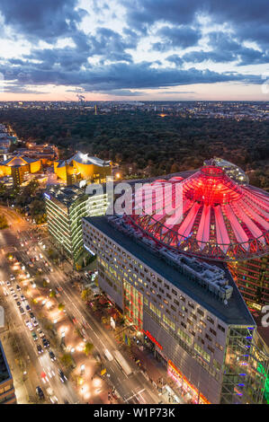 Vista panoramica dal Kollhoff Tower, il Sony Center , Berlino, Germania Foto Stock