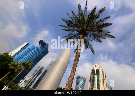 Grattacieli al nord Corniche, Doha, Qatar Foto Stock