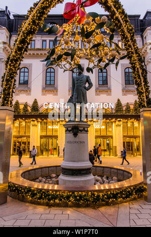 Statua di fronte alla stazione centrale di Stoccolma, Stoccolma, Svezia Foto Stock