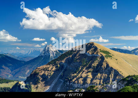 Vista Guffert e Juifen, da Demeljoch, Karwendel, Alta Baviera, Baviera, Germania Foto Stock