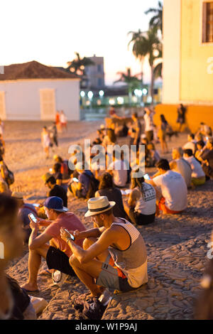 Terrazze di Trinidad, accanto a la Iglesia Parroquial de la Santisima Trinidad vicino a Plaza Mayor, internet hot spot, punto di incontro per turisti provenienti da Foto Stock