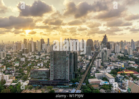 Vista dalla ottava Bar sul Tetto, Marriot Hotel Sukhumvit, skyline , punto di vista, skybar, Lounge, tetto, bar, Bangkok, Thailandia Foto Stock