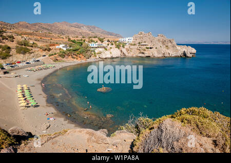 La spiaggia e il paesaggio costiero, Sandy Hill Beach Agios Pavlos, Creta, Grecia, Europa Foto Stock