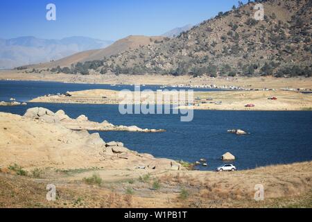 Siccità in California - Basso livello del Lago Isabella in Kern County. Stati Uniti paesaggio. Foto Stock