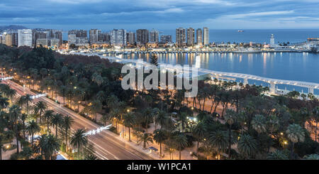 Vista panoramica vista da AC Hotel Malaga Palacio, Promenade, Paseo del Parque, faro, Malaga Andalusia, Spagna Foto Stock