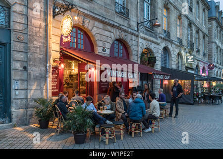 Vintage Cafe, Quai Richelieu, street cafe, Bordeaux, Francia Foto Stock