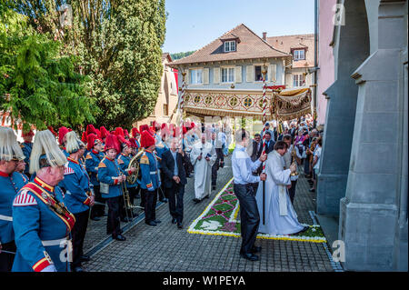 Il Corpus Domini, la festa della processione del Corpus Domini, Sipplingen, Lago di Costanza, Baden-Wuerttemberg, Germania, Europa Foto Stock