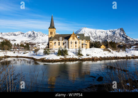 Vagan-chiesa vicino Kabelvag, Austvagoya, Isole Lofoten in Norvegia, Skandinavia, Europa Foto Stock