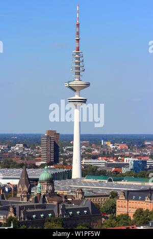 La città di Amburgo, Germania - Urban Skyline con la torre della TV. Foto Stock