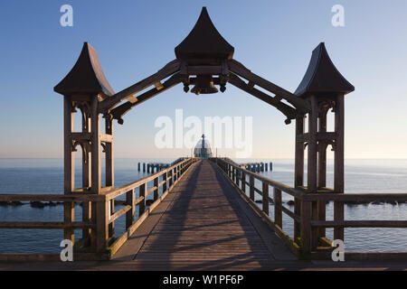 Campana subacquea presso il Molo di Sellin, Ruegen, Mar Baltico, Meclemburgo-Pomerania Occidentale, Germania Foto Stock