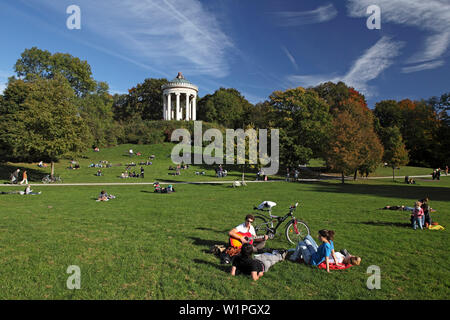 Monopteros nel Giardino Inglese, Englischer Garten Monaco di Baviera, Germania Foto Stock