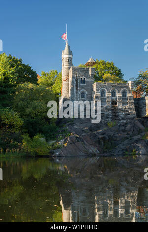 Castello del Belvedere, lo stagno delle tartarughe, Central Park, Manhattan, New York City, Stati Uniti d'America Foto Stock