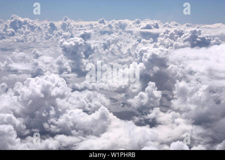 Vista aerea da un aeromobile - cumulus nubi Foto Stock