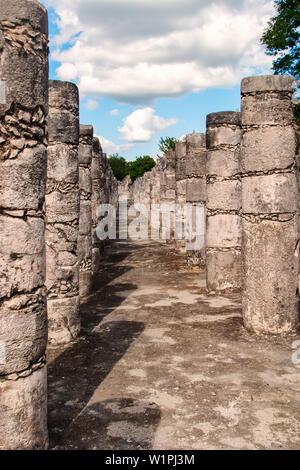 Gruppo di mille colonne Foto Stock