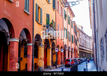 Tipici portici di Bologna, chiamato anche portici, Emilia Romagna, Italia, Europa Foto Stock