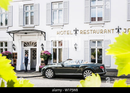 Sportcoupe Bentley Continental GT convertible di fronte all'hotel Louis C. Jacob, Amburgo, Germania settentrionale, Germania Foto Stock