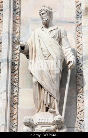 San Giustino Martire. Una delle statue del Duomo di Milano (Italia). Foto Stock