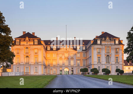 Vista occidentale del castello di Augustusburg in Bruehl, Valle del Medio Reno, Renania settentrionale-Vestfalia, Germania, Europa Foto Stock