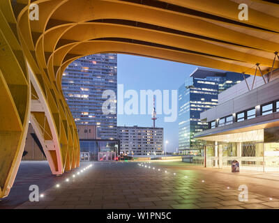 Austria Center Vienna Danube Tower, Bruno Kreisky Park, 22. Danube City District, Vienna, Austria Foto Stock