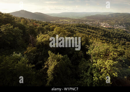 Vista dalla rovina Hohenbaden (vecchio castello) a Baden-Baden, Baden-Wuerttemberg, Germania Foto Stock