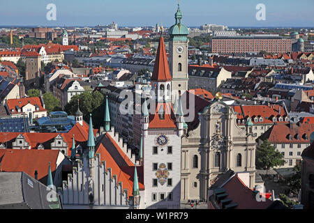 Vecchio municipio Altes Rathaus, Heilig-Geist-Kirche di Monaco di Baviera, Germania Foto Stock