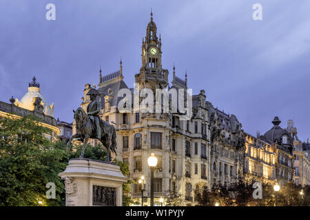 Statua equestre di re Pietro IV il liberatore sulla piazza Liberty a Porto, Portogallo Foto Stock