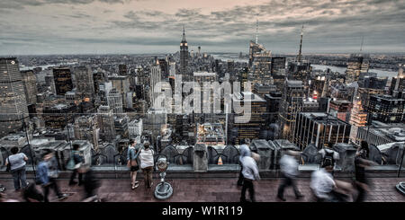 Vista panoramica dal Rockefeller Center, Big Apple, Empire State Building, skyline di New York, Stati Uniti d'America Foto Stock