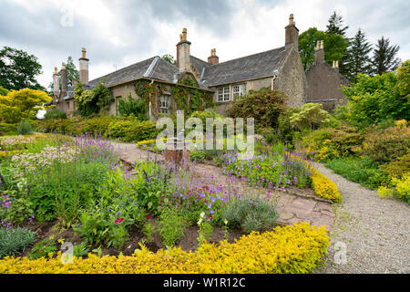 Giardino murato a NTS Geilston Garden di Cardross, Argyll and Bute, Scotland, Regno Unito Foto Stock