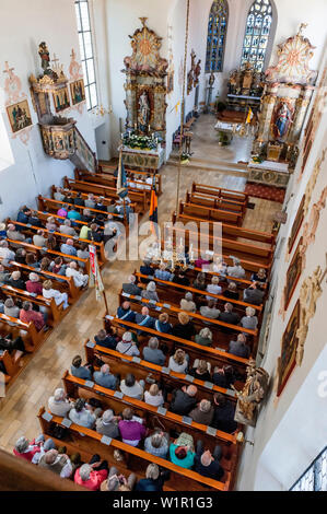 Servizio in Chiesa, cattolica romana, il Corpus Domini, la festa del Corpus Domini, processione, Sipplingen, Lago di Costanza, Baden-Wuerttemberg, Germania, Europa Foto Stock