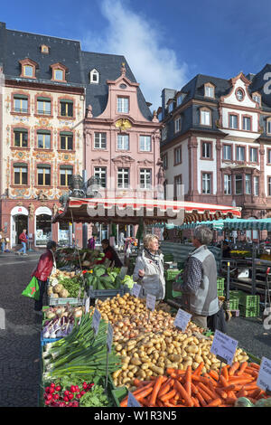 Frutta e verdura sul mercato settimanale in Mainz, Renania-Palatinato, Germania, Europa Foto Stock