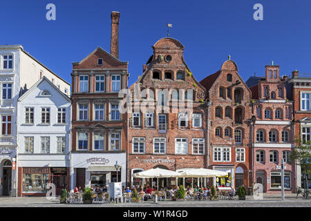 Edifici in mattoni nel centro storico della cittadina anseatica di Lüneburg, Bassa Sassonia, Germania settentrionale, Germania, Europa Foto Stock