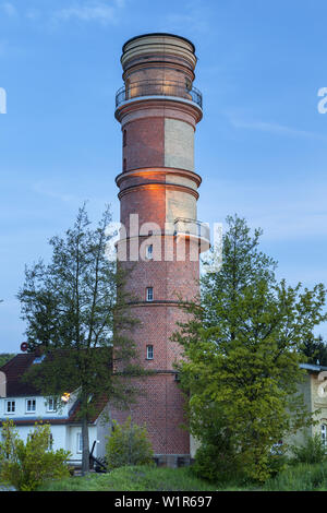 Vecchio faro a Travemünde, città anseatica di Lubecca, costa baltica, Schleswig-Holstein, Germania settentrionale, Germania, Europa Foto Stock