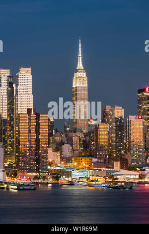 Vista di Manhattan da Hamilton Park, Empire State Building, Jersey City, New Jersey, STATI UNITI D'AMERICA Foto Stock