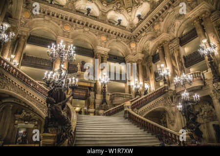 Parigi, Francia - 22 dicembre 2014: vista interna dell'Opera National de Paris garnier, Francia Foto Stock