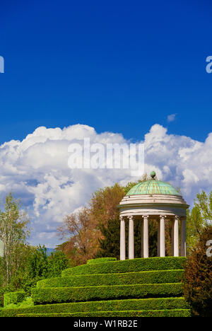 Architettura neoclassica e il paesaggio in Vicenza. Monopteros tempio eretto nel 1820 in Querini parco pubblico (con copia spazio sopra) Foto Stock