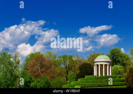 Architettura neoclassica e il paesaggio in Vicenza. Monopteros tempio eretto nel 1820 in Querini parco pubblico Foto Stock