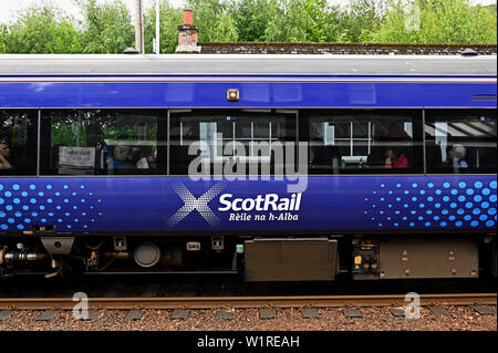 Dettaglio della ScotRail treni passeggeri in piedi a Blair Atholl Stazione, Perth and Kinross, Scotland, Regno Unito, Europa. Foto Stock