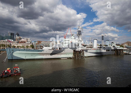 HMS Belfast, nave museo ormeggiato sul fiume Tamigi, Londra Foto Stock