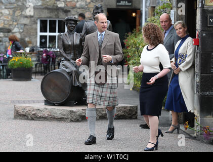 Il conte e la contessa di Forfar come fanno visita Glenfiddich Whisky Distillery a Dufftown. Stampa foto di associazione. Picture Data: lunedì 1 luglio 1, 2019. Prince Edward e sua moglie, Sophie ha ricevuto il titolo sul suo cinquantacinquesimo compleanno all'inizio di quest'anno. Vedere PA storia ROYAL Wessex. Foto di credito dovrebbe leggere: Andrew Milligan/PA FILO Foto Stock