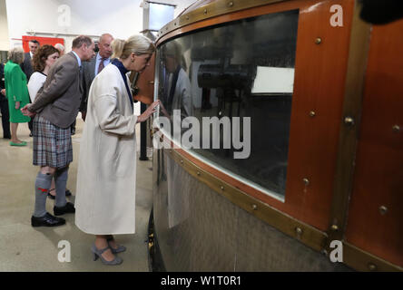 Il conte e la contessa di Forfar come fanno visita Glenfiddich Whisky Distillery a Dufftown. Stampa foto di associazione. Picture Data: lunedì 1 luglio 1, 2019. Prince Edward e sua moglie, Sophie ha ricevuto il titolo sul suo cinquantacinquesimo compleanno all'inizio di quest'anno. Vedere PA storia ROYAL Wessex. Foto di credito dovrebbe leggere: Andrew Milligan/PA FILO Foto Stock