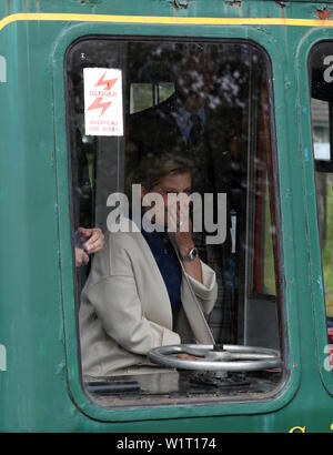 Il conte e la contessa di Forfar viaggi in cabina durante una visita a Dufftown e Keith ferrovia in Dufftown. Stampa foto di associazione. Picture Data: lunedì 1 luglio 1, 2019. Prince Edward e sua moglie, Sophie ha ricevuto il titolo sul suo cinquantacinquesimo compleanno all'inizio di quest'anno. Vedere PA storia ROYAL Wessex. Foto di credito dovrebbe leggere: Andrew Milligan/PA FILO Foto Stock