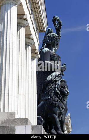 Statua della Baviera e della hall of fame, Theresienwiese, Monaco di Baviera, Baviera, Baviera, Germania Foto Stock