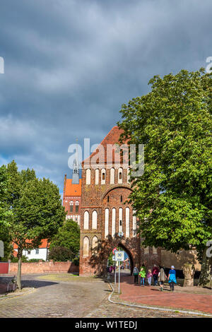 Anklamer Tor e Marienkirche, Usedom città, isola di Usedom, Meclemburgo-Pomerania, Germania Foto Stock