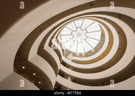 Cupola del Guggenheim Museum di Frank Lloyd Wright, Upper East Side di Manhattan, NYC, New York City, Stati Uniti d'America, USA, America del Nord Foto Stock