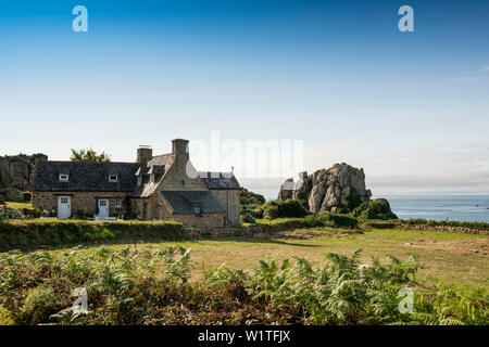 Casa al mare, La Gouffre, Plougrescant, Côte de Granit Rose, Cotes d'Armor Bretagna, Francia Foto Stock