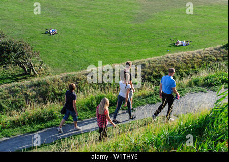 Passeggini sulla fortezza di Varberg, Svezia Foto Stock