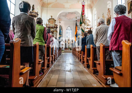 Servizio in chiesa, il culto cattolico romano, il Corpus Domini, la festa del Corpus Domini, processione, Sipplingen, Lago di Costanza, Baden-Wuerttemberg, Germania, Foto Stock